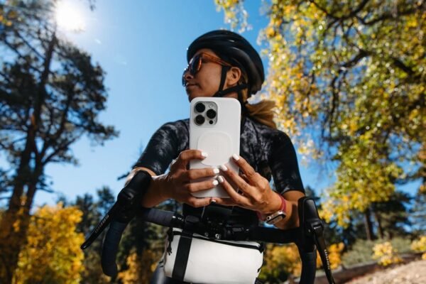 mceclip213.jpg UAG Lucent 2.0 For MagSafe iPhone 14 Plus Case